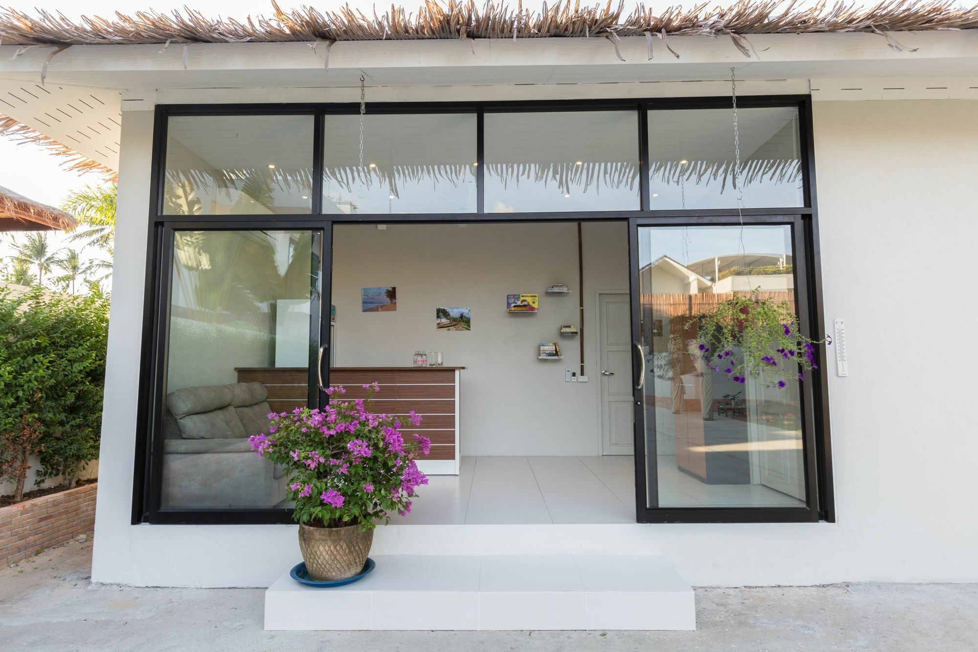 Luxury Pina Colada Mae Nam
