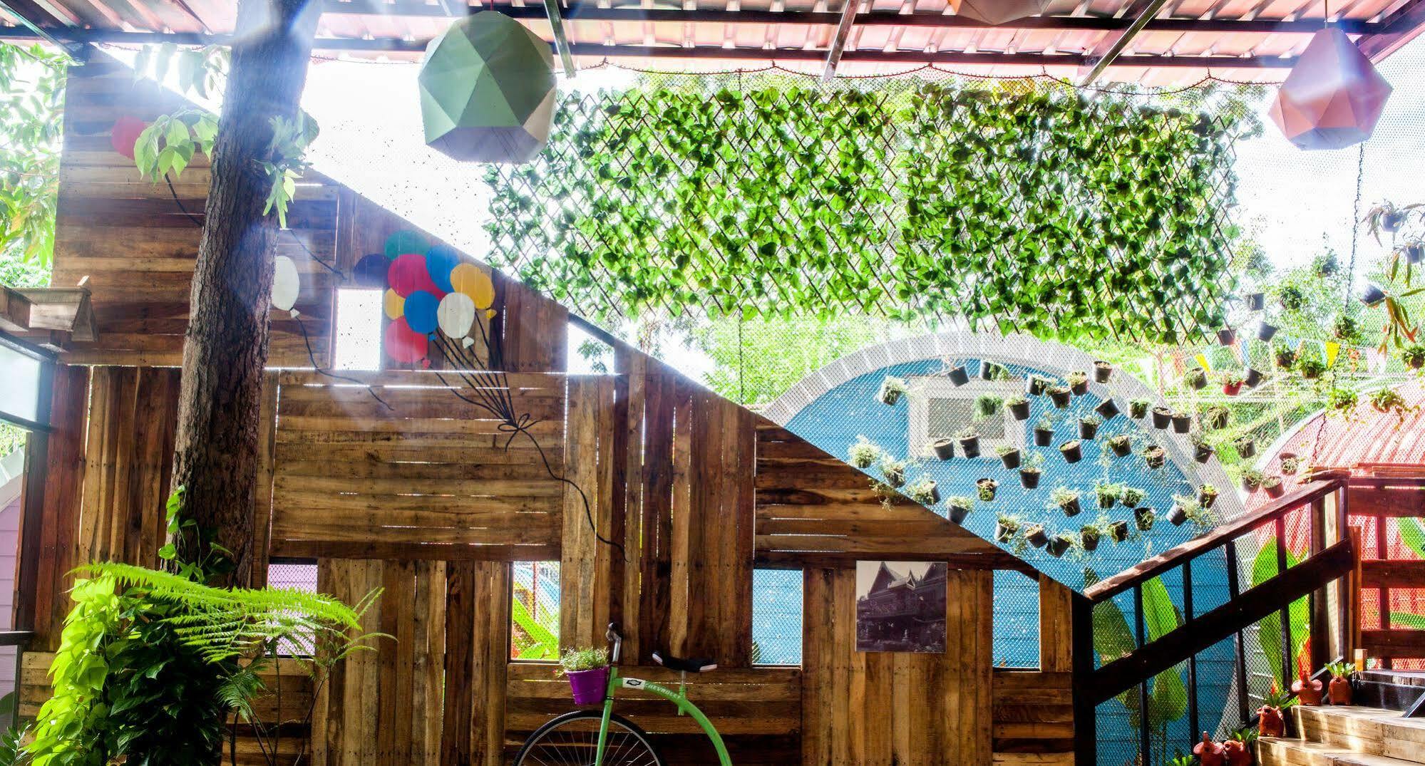 Baan Peang Por Hostel Koh Lipe Hotel