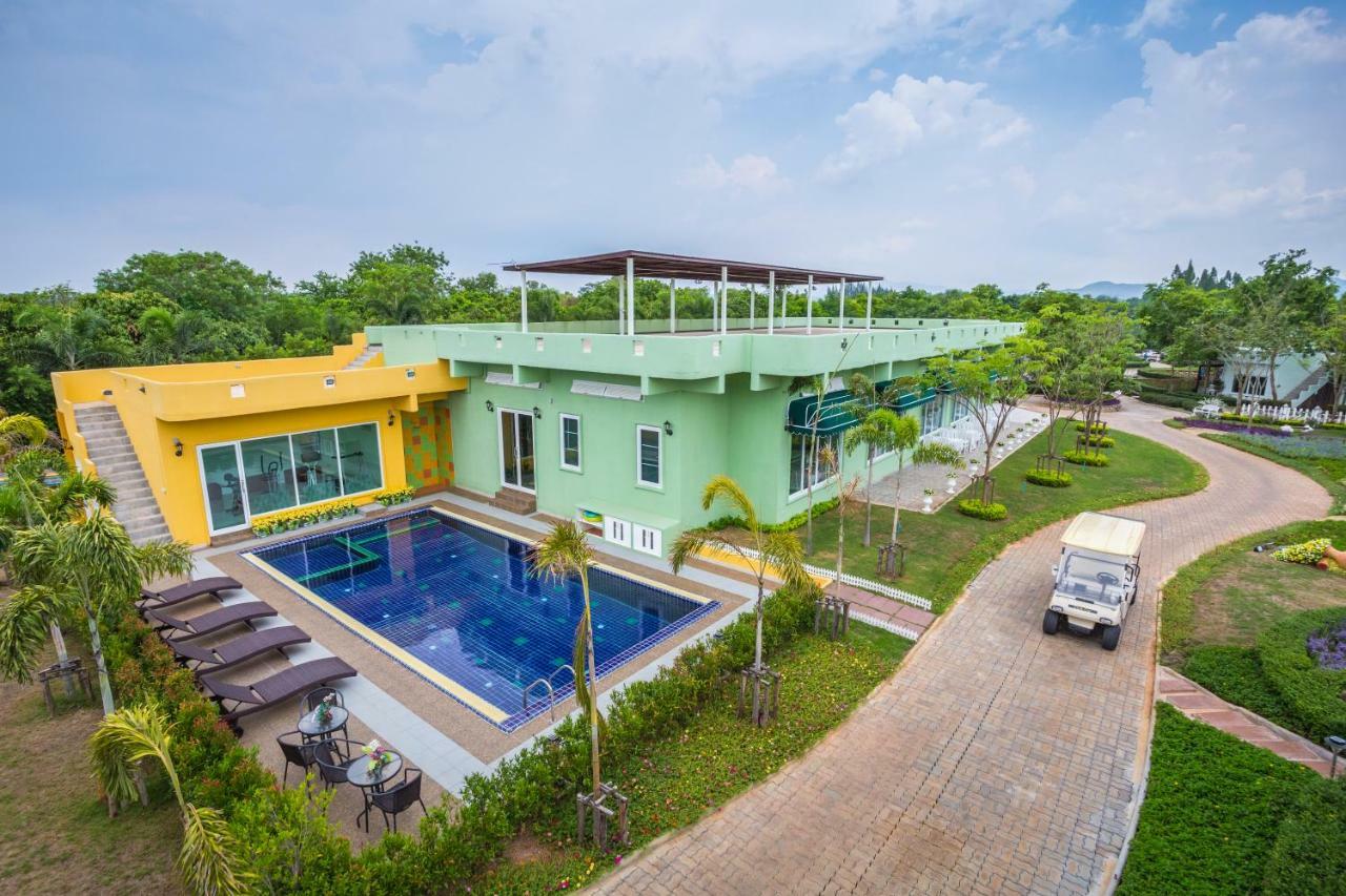 Reina 3* Nong Nam Daeng