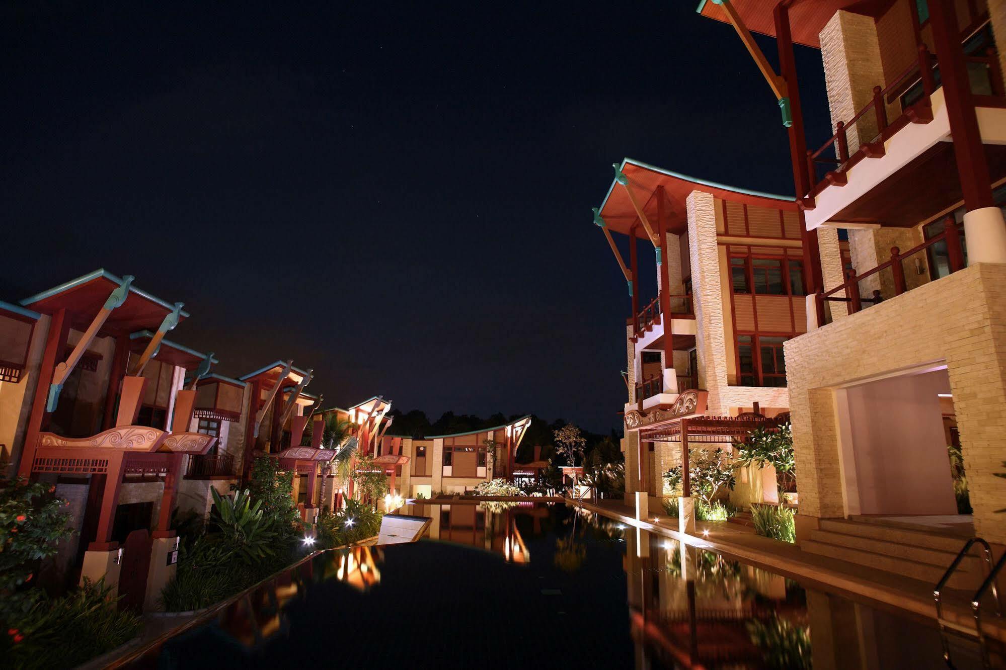 Resort Amatapura Luxury Beachfront 3*