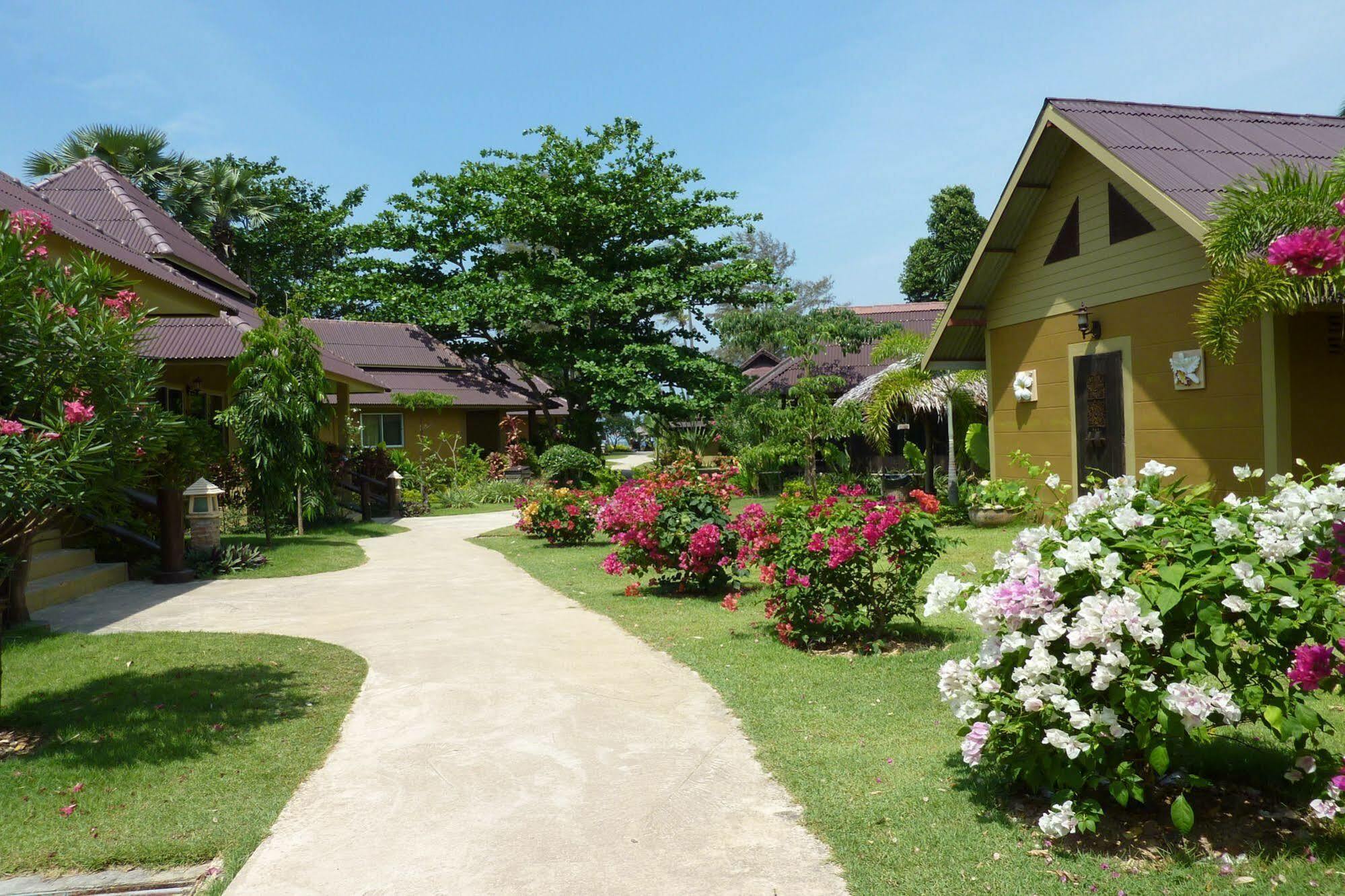 Lanta Castaway 3*