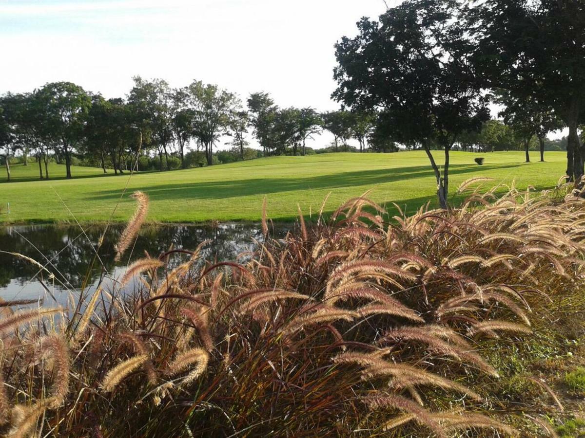 Uniland Golf & Hotel Nakhon Pathom
