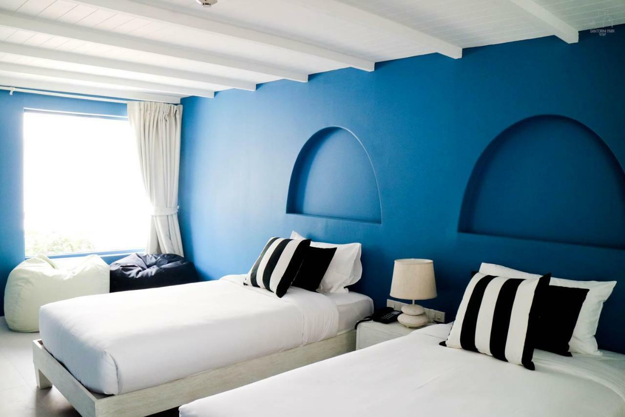 Santorini Park 3*
