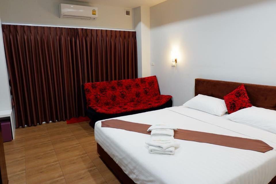 Namthip Hotel 4*