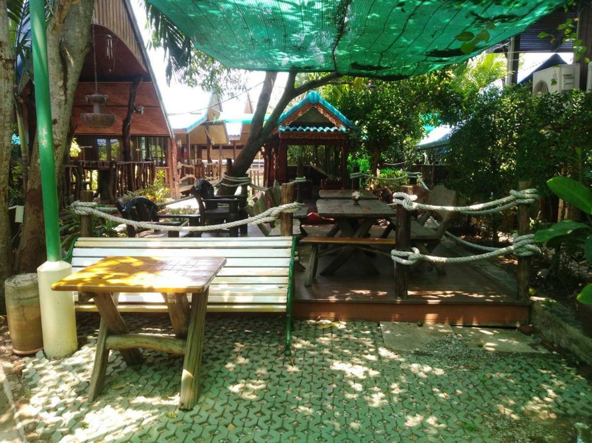 Resort Ruennamyen Amphawa 3*