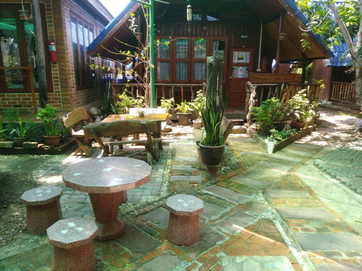 Ruennamyen Amphawa Resort 3*