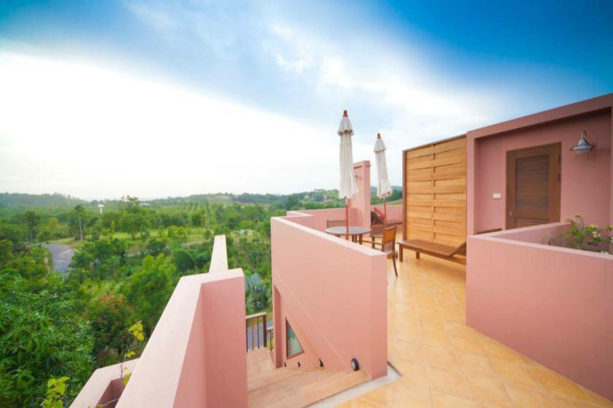 Resort Phukumhom Khao Yai 4*