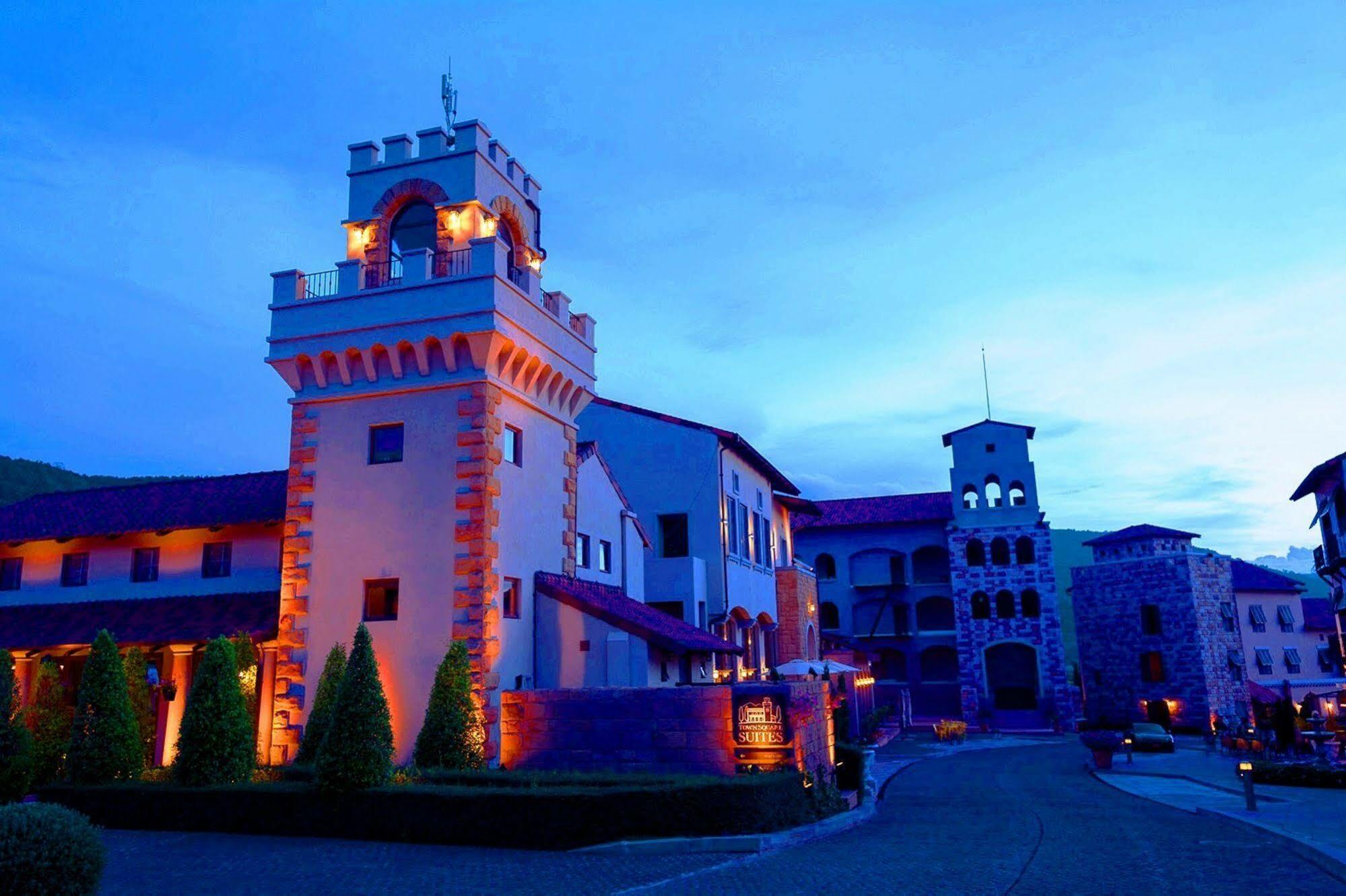 Toscana Town Square Suites 4*
