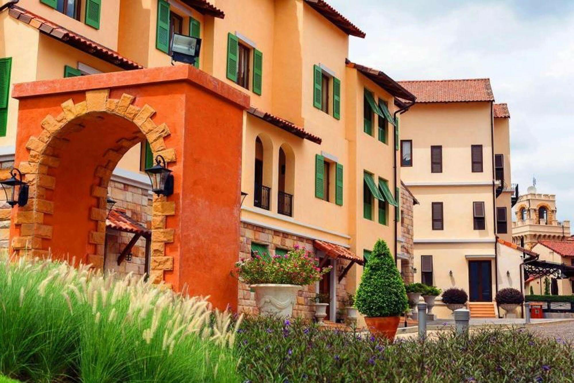 Toscana Town Square Suites Hotel 4*