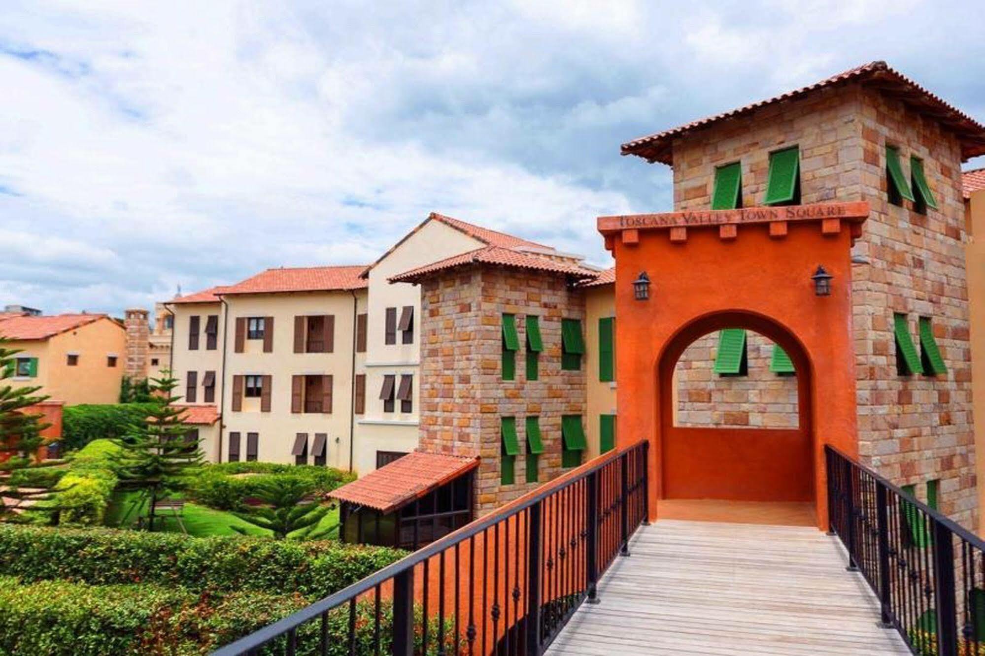 Toscana Town Square Suites 4*