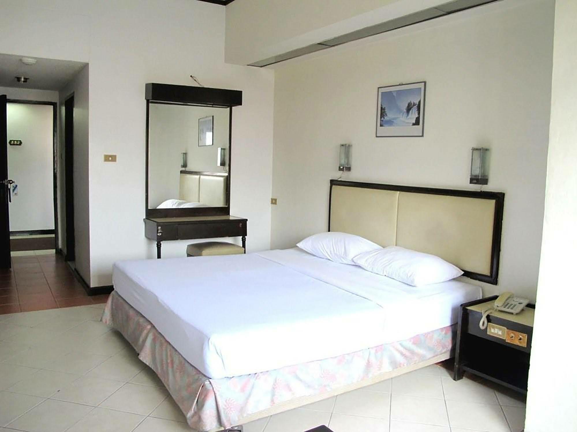 Diamond Hotel 3*
