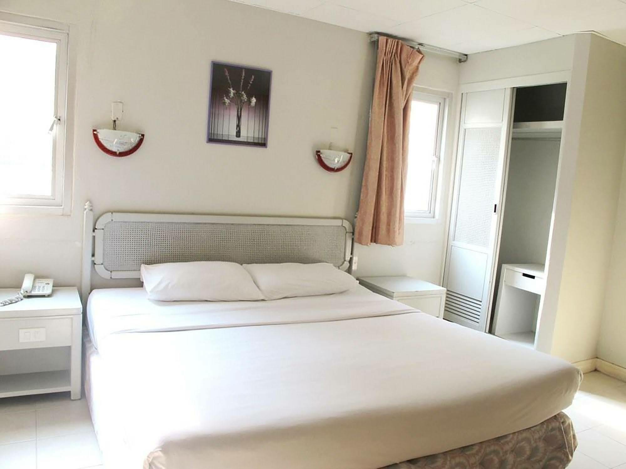 Diamond Hotel 3*