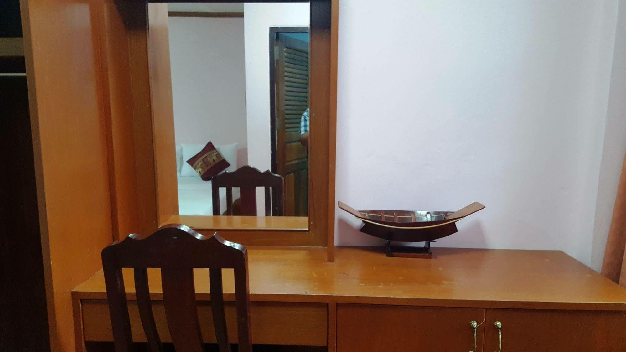 Coconut House Chaweng Hotel