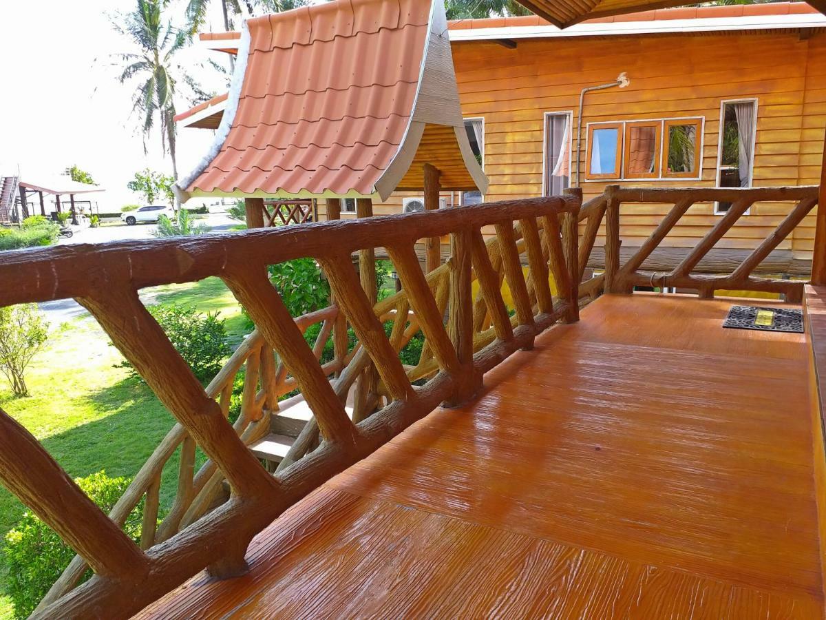The Ford Sunset Resort Wok Tum