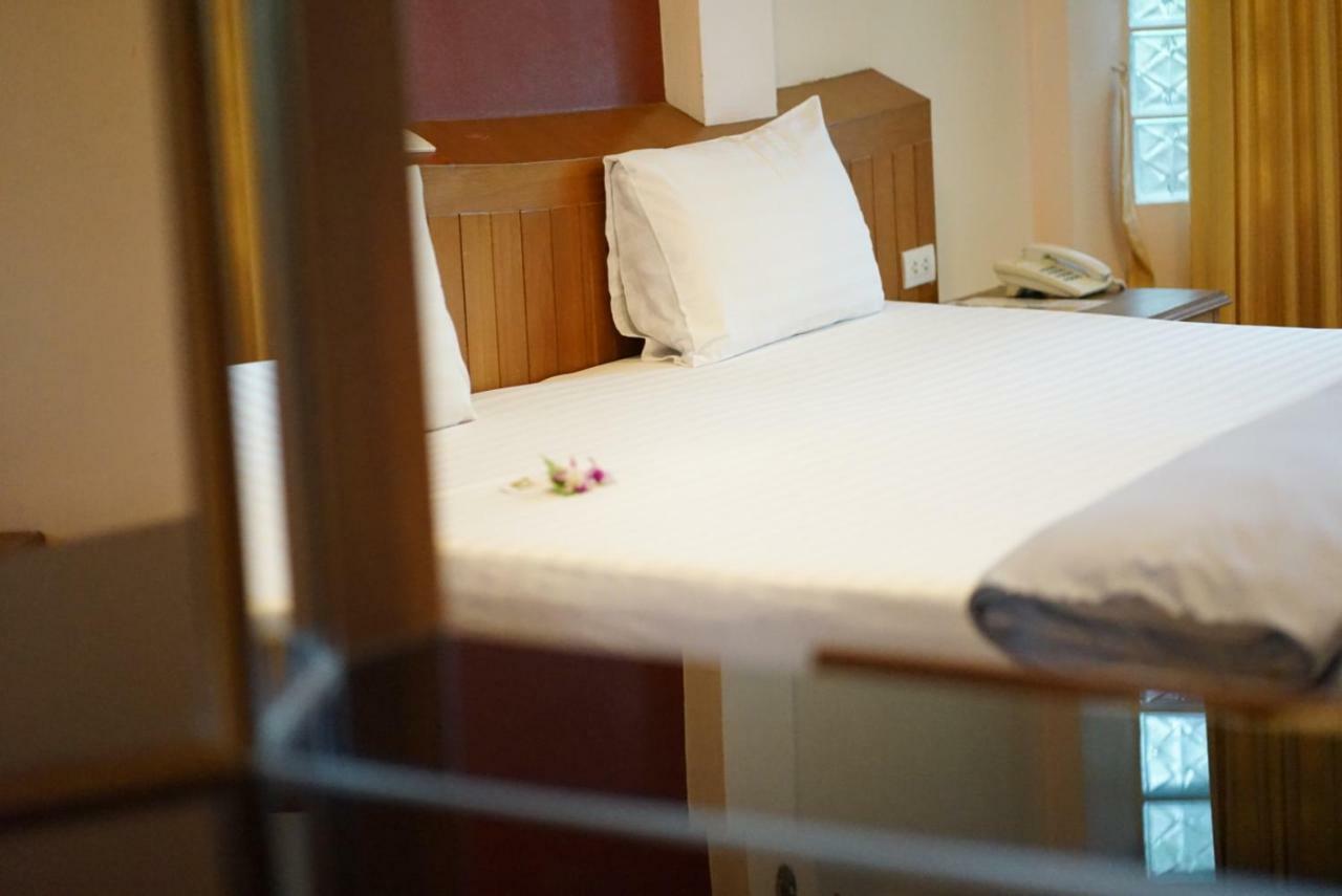 Country View Hotel