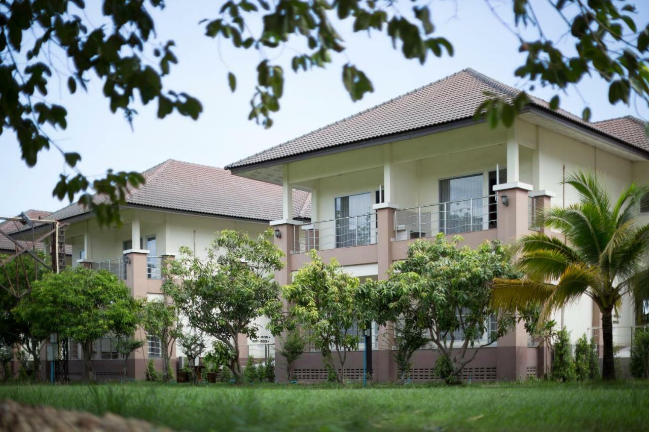 Araya Uttaradit