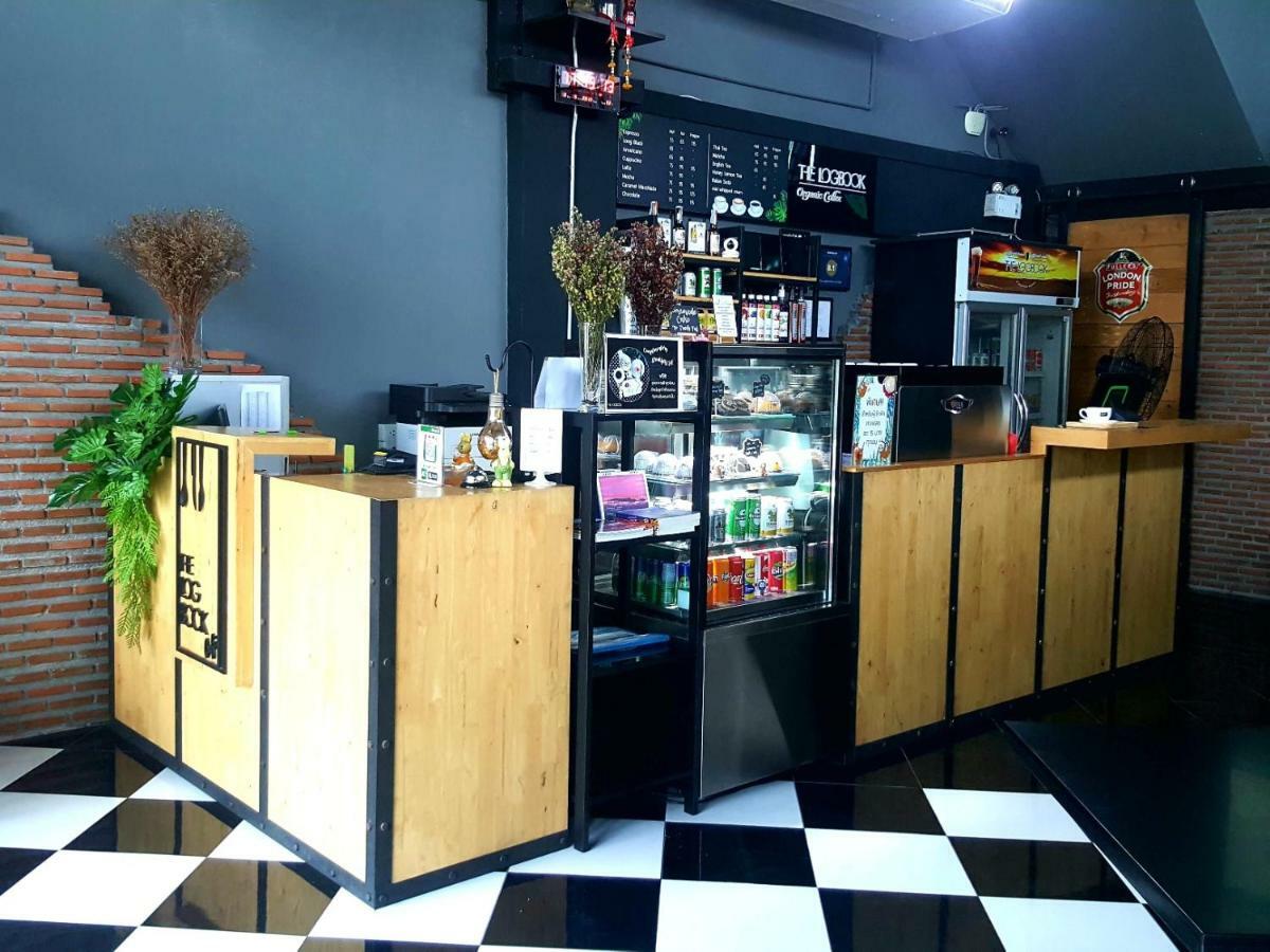 Hotel The Logbook And Cafe' Chonburi