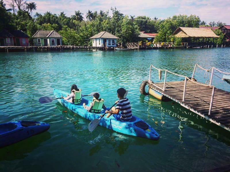 Resort Aana & 4*