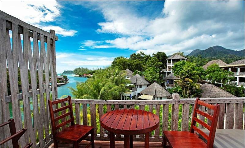 Resort Aana &