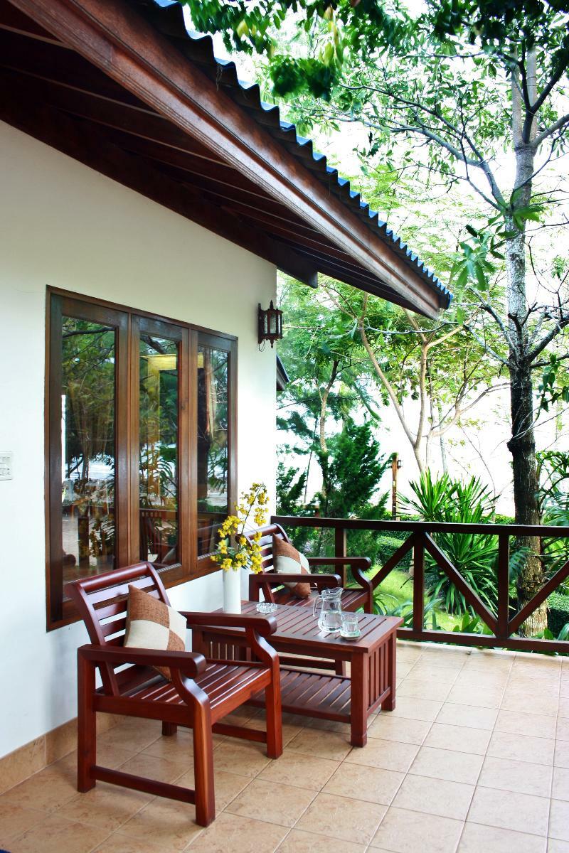 Rocky Point Thap Sakae