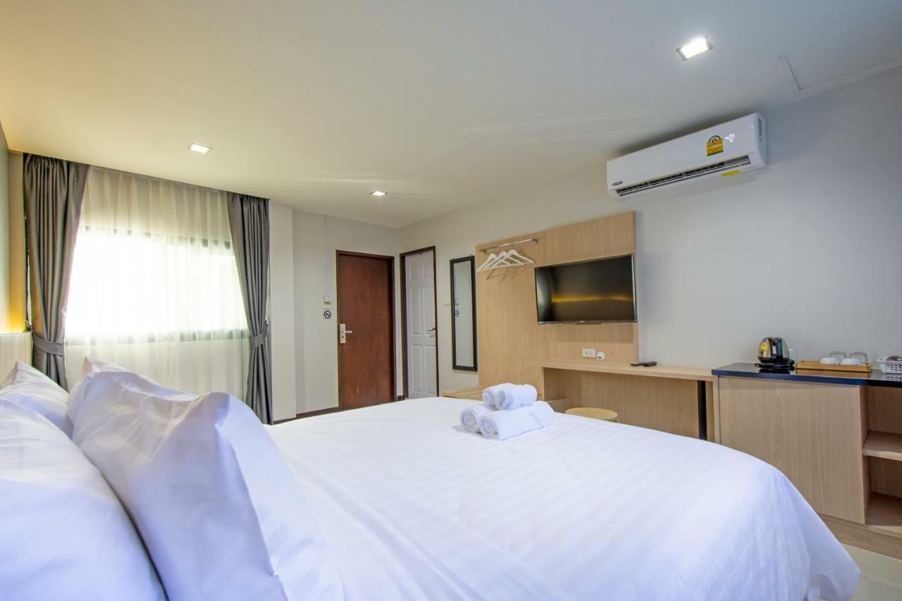 Hotel Happiness