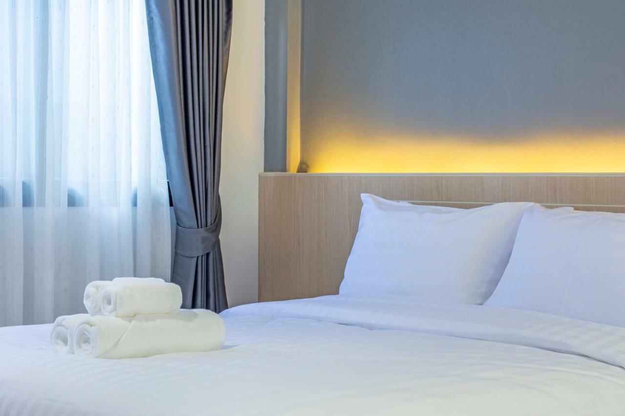 Hotel Happiness
