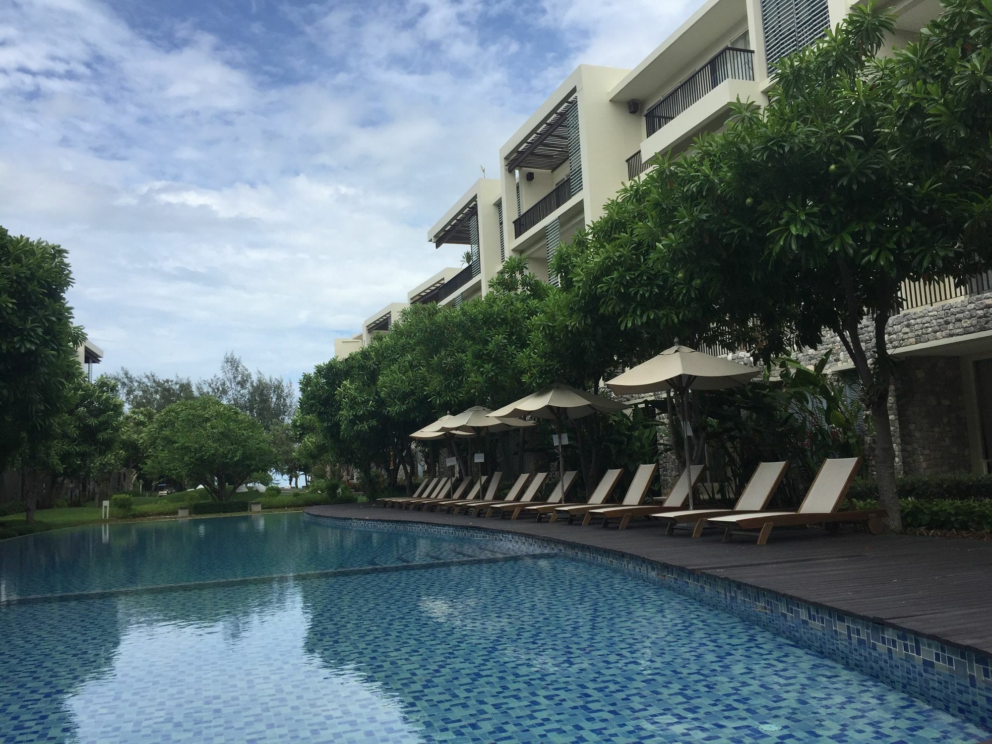 Away Baan Nub Kluen Front Apartment