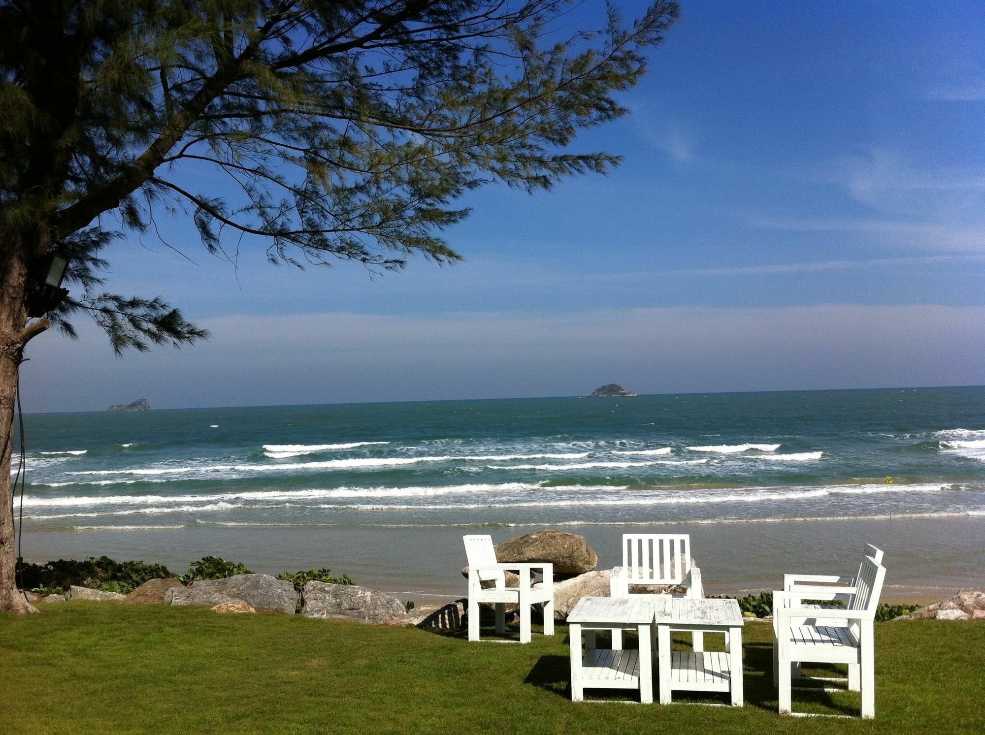 Away Baan Nub Kluen Front Apartment