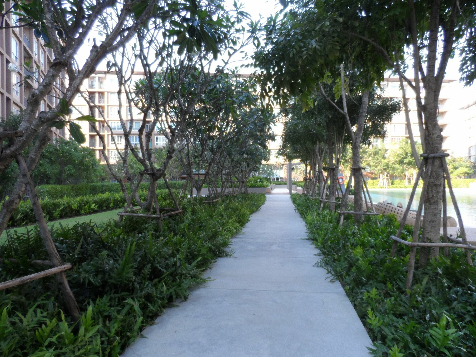 Apartment Baan Thew Lom By Woranan