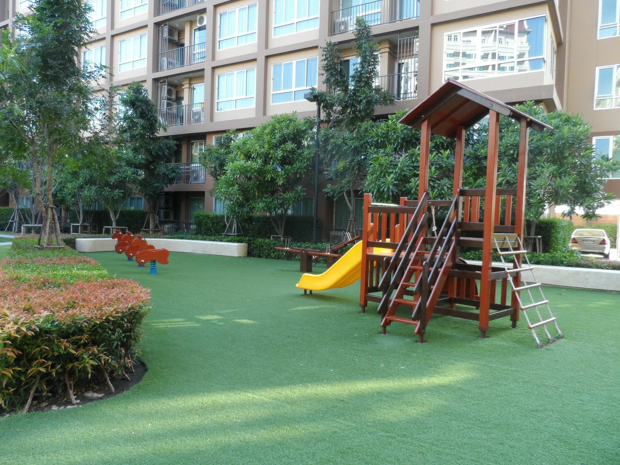 Apartment Baan Thew Lom By Woranan Cha-Am