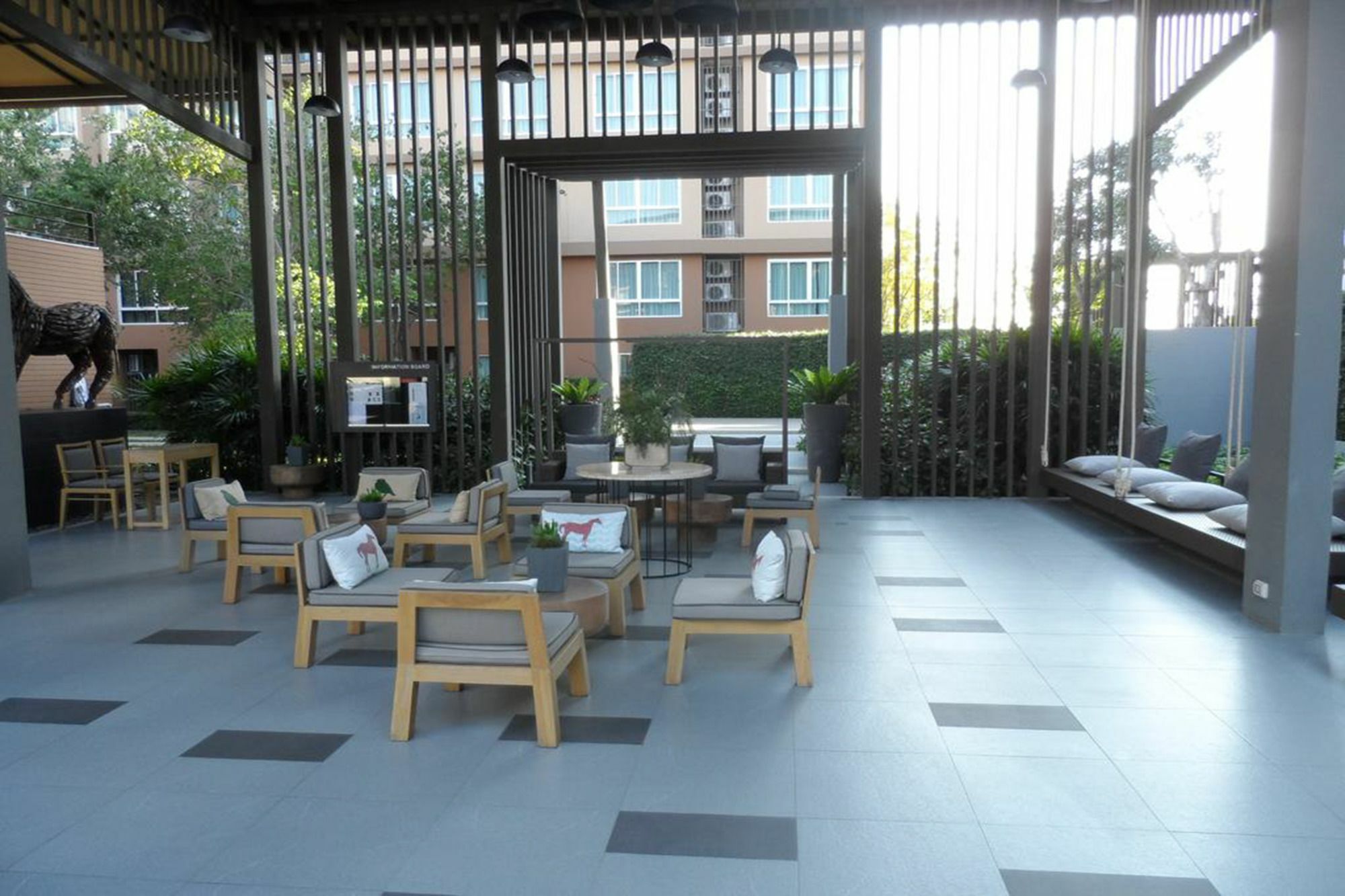 Apartment Baan Thew Lom By Woranan *