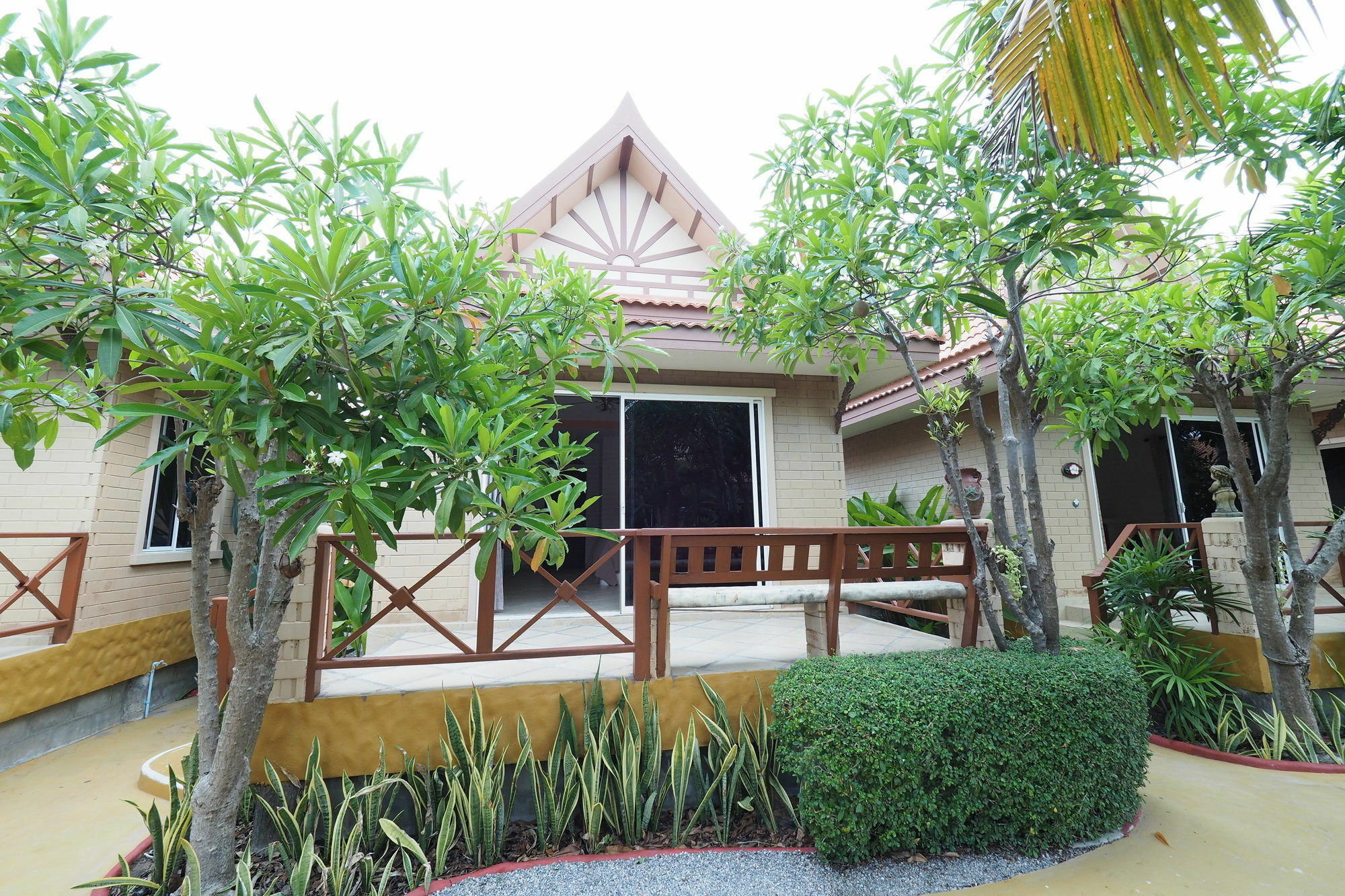 Jing Hotel 3*