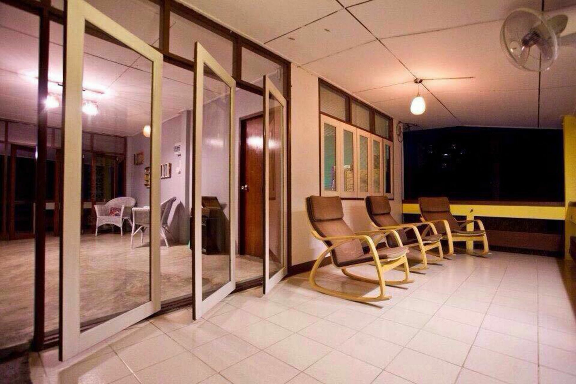 Surf House 2*