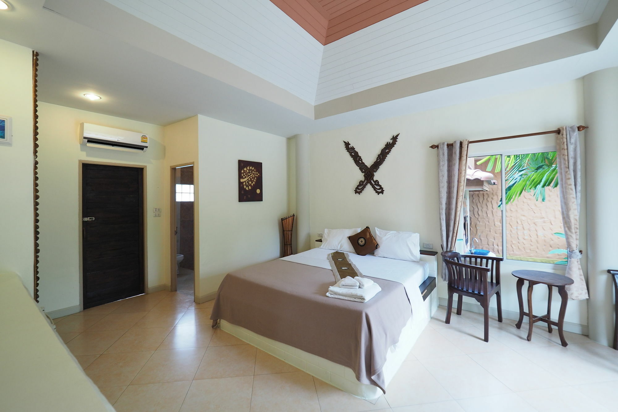 Jing Hotel 3*
