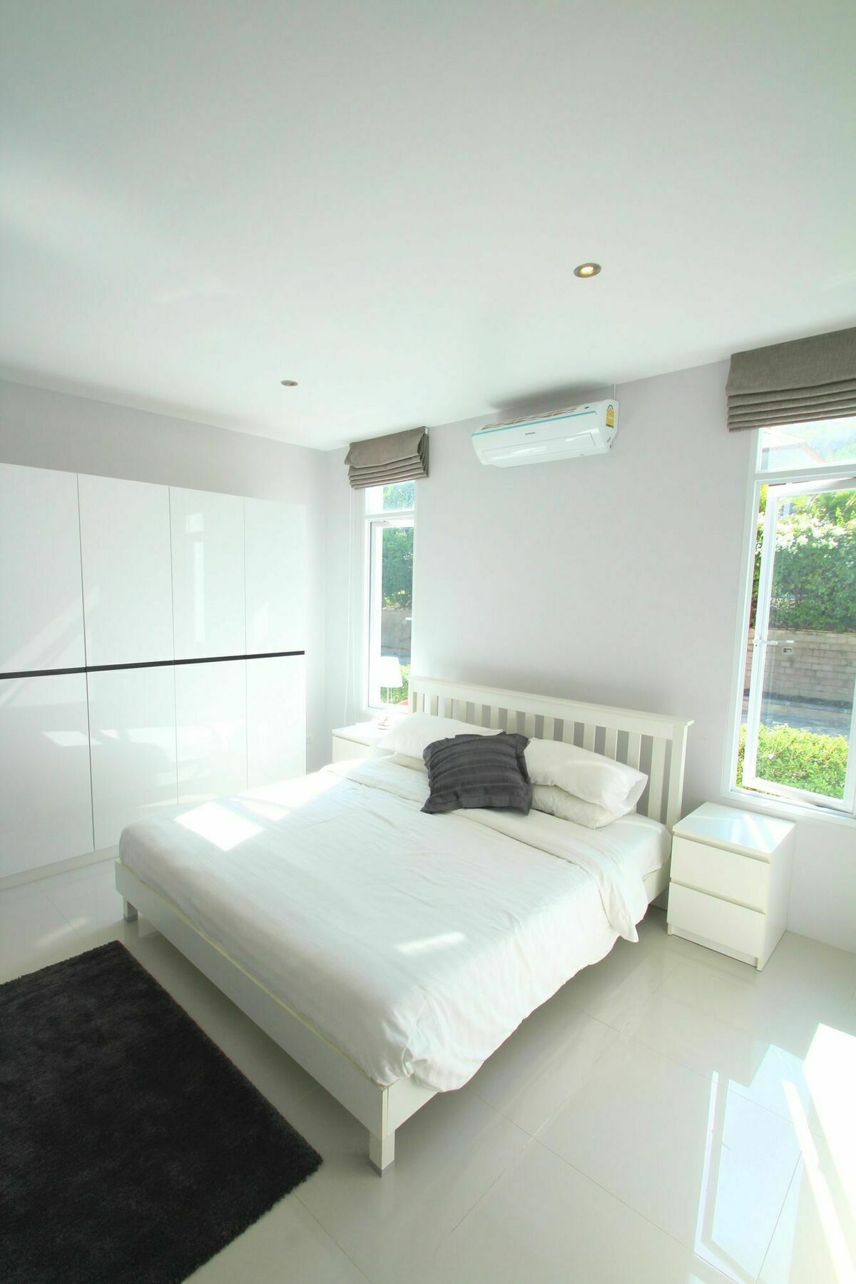 5 Bedrooms Mansion B3 *