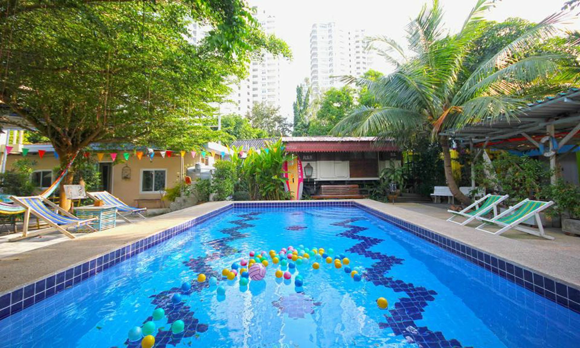 Surf House Hotel 2*