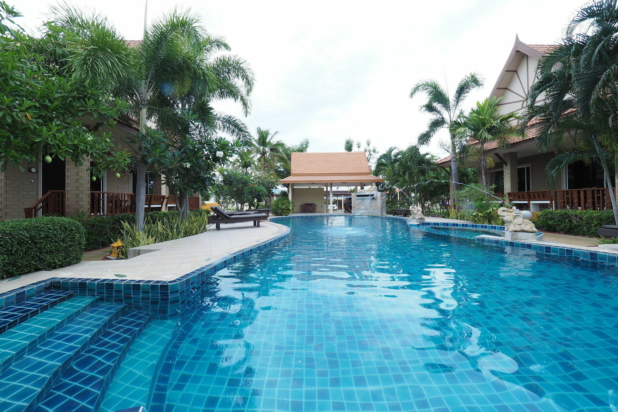 Jing Hotel 3*
