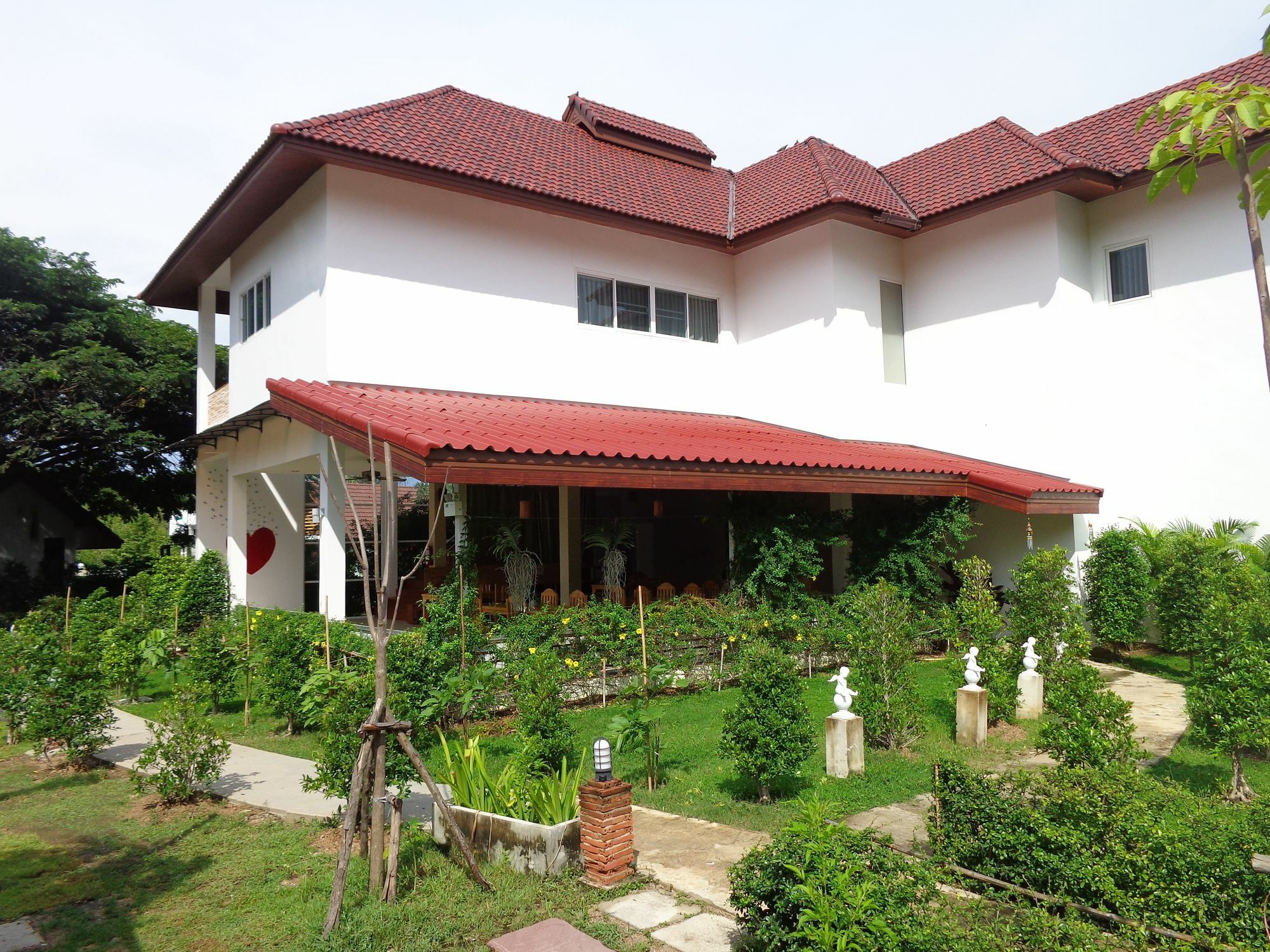 The Hillside 3* Pran Buri