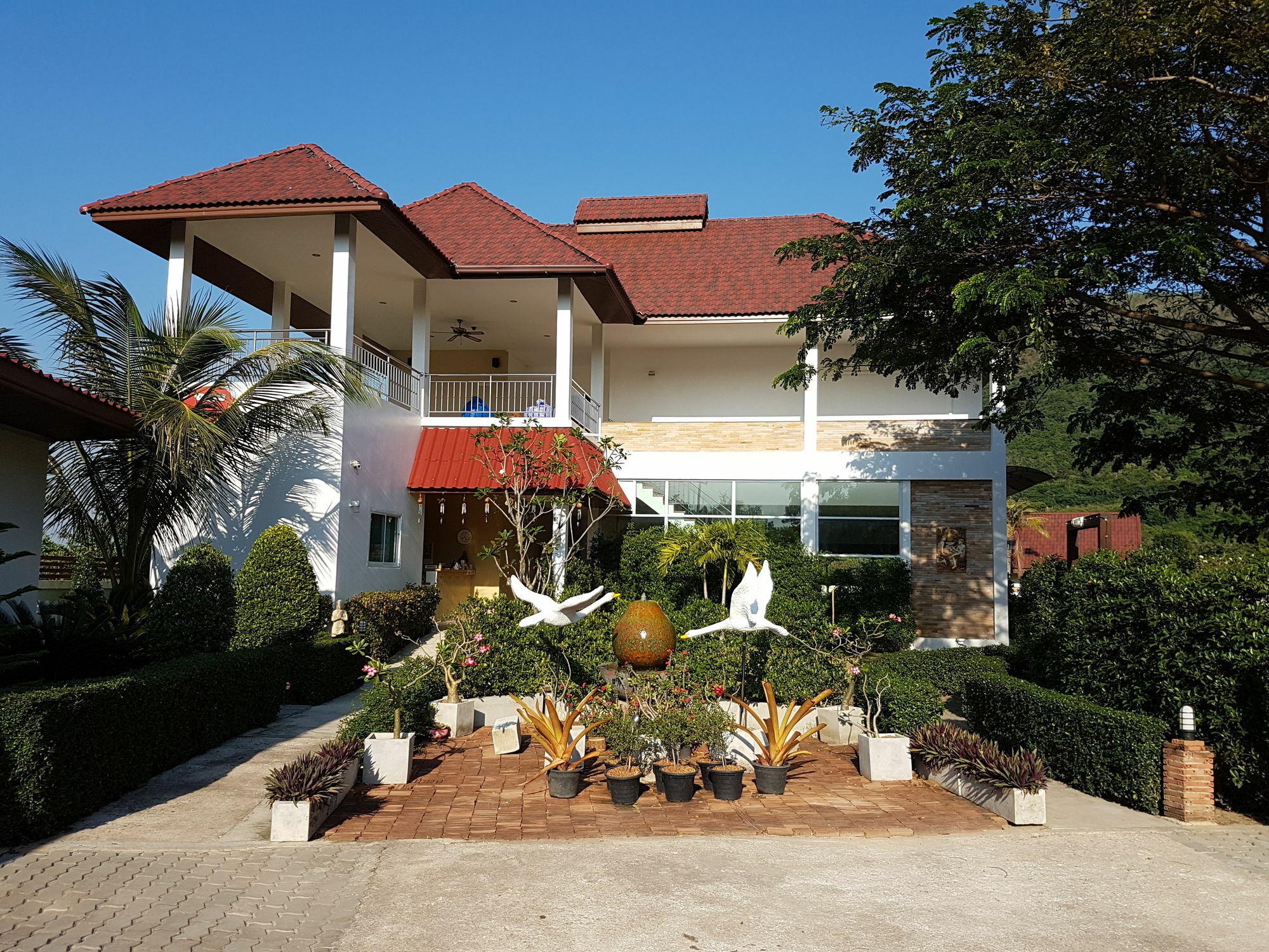The Hillside Resort