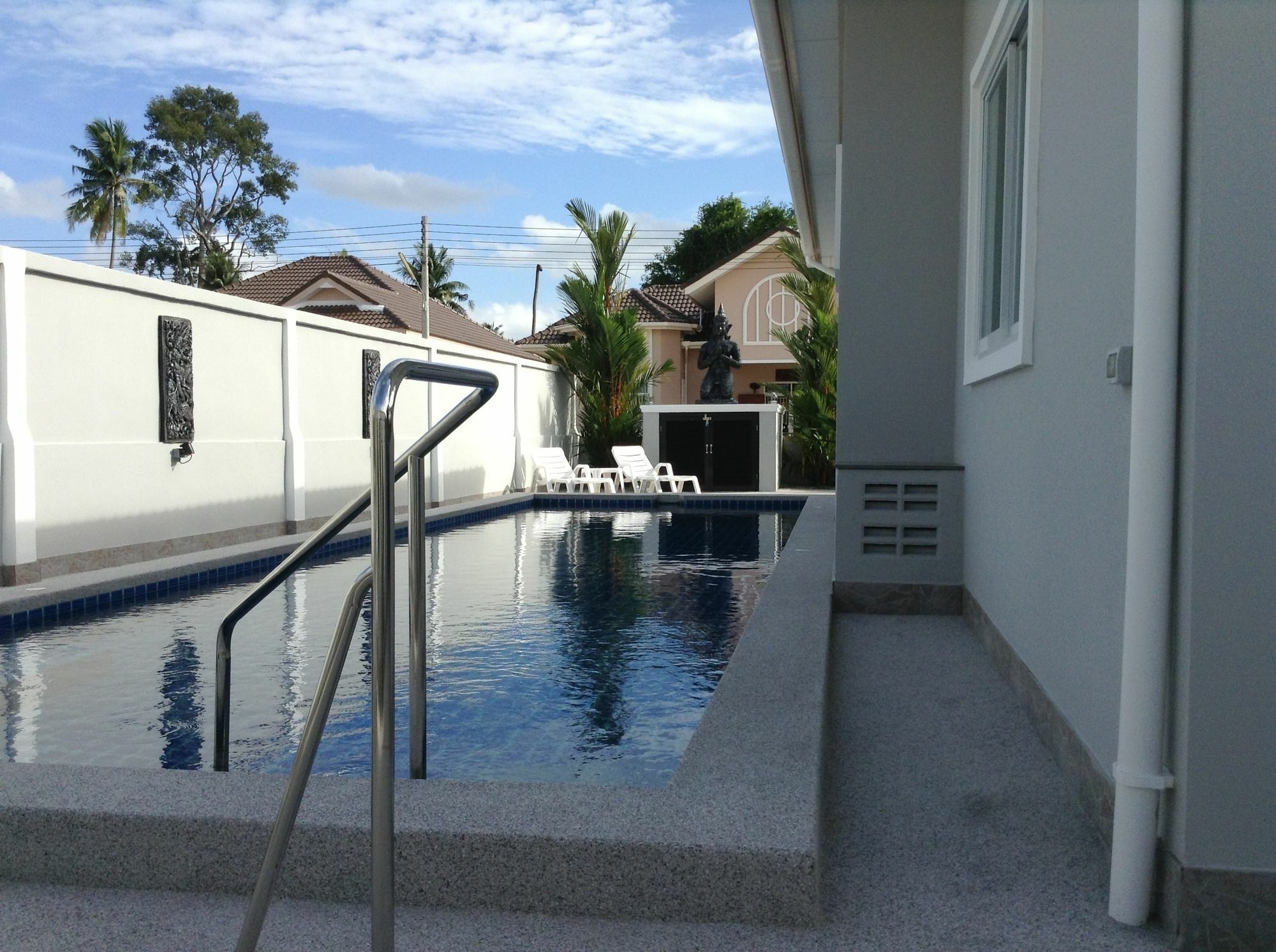 Siam Court And Villa Bang Sare