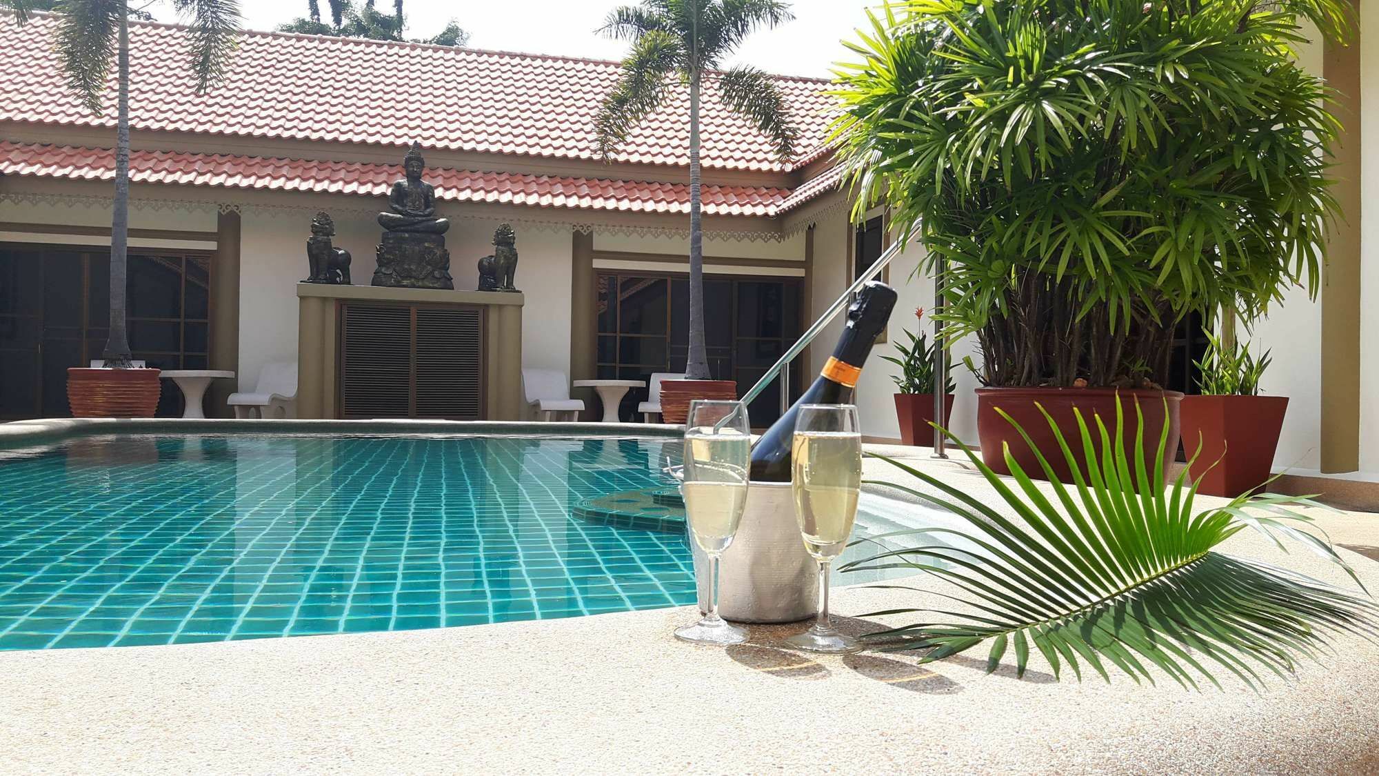 Siam Court And Villa Bang Sare