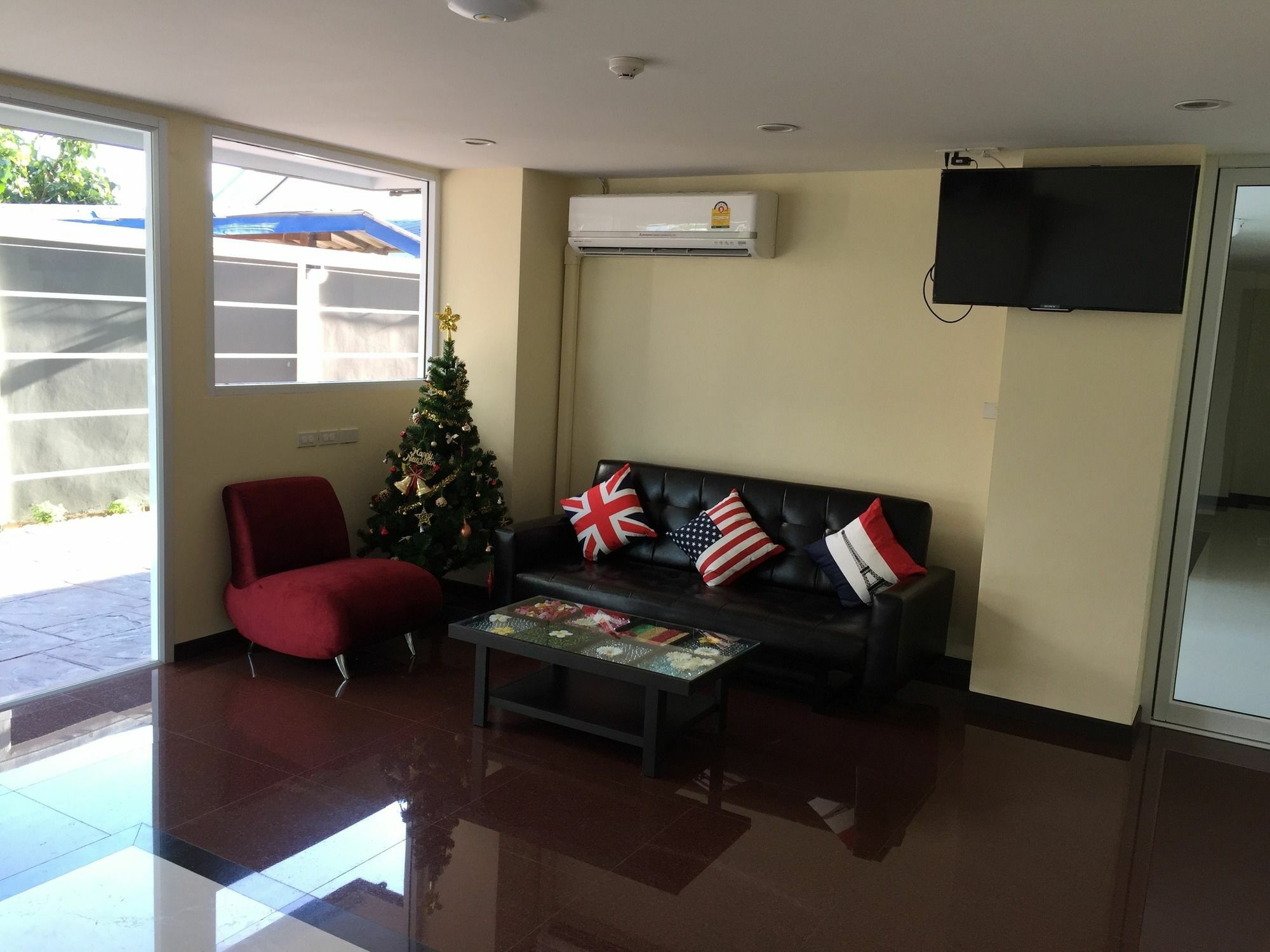 Modernbright Laemchabang Aparthotel