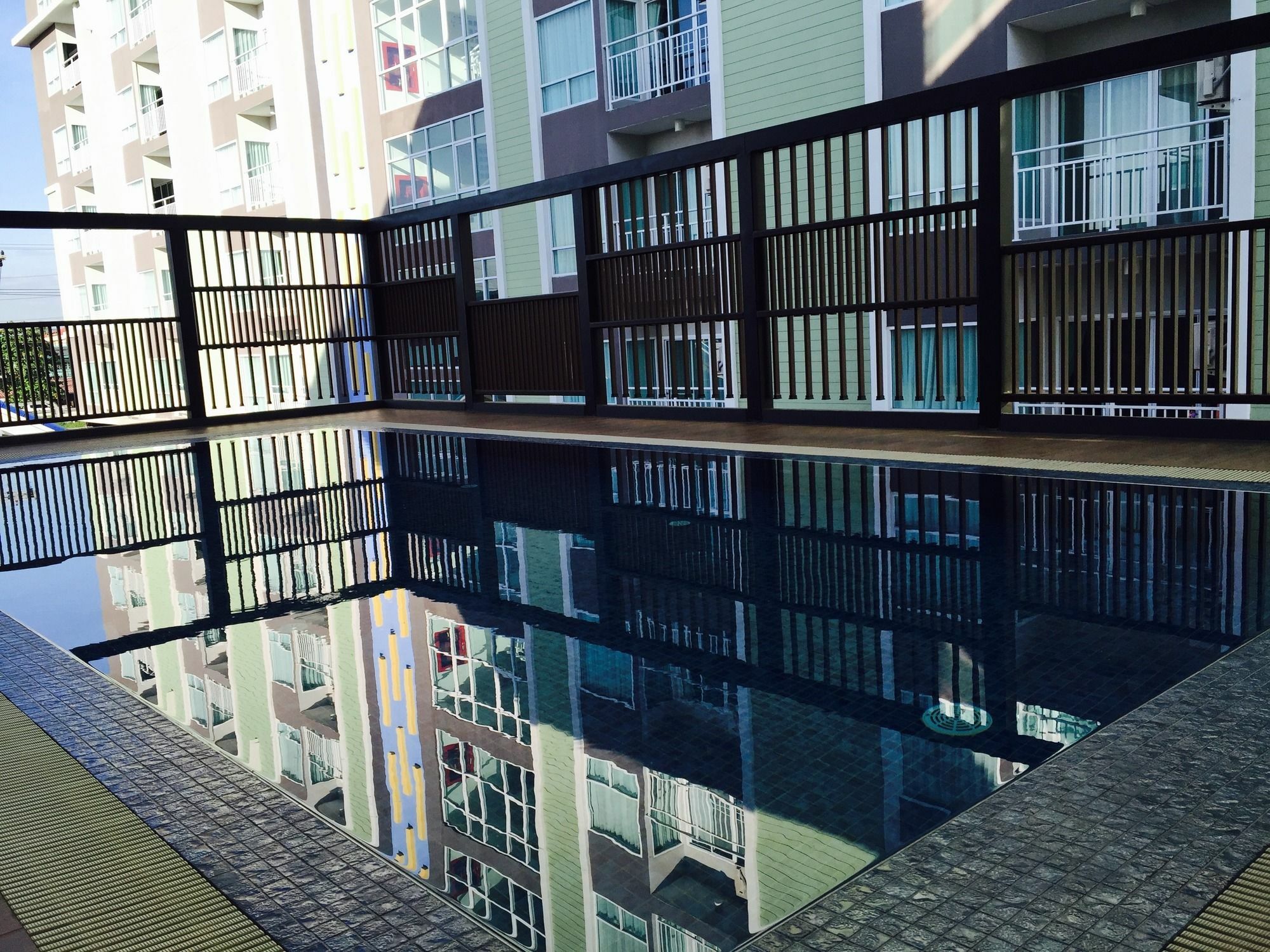 Aparthotel Modernbright Laemchabang Bang Lamung