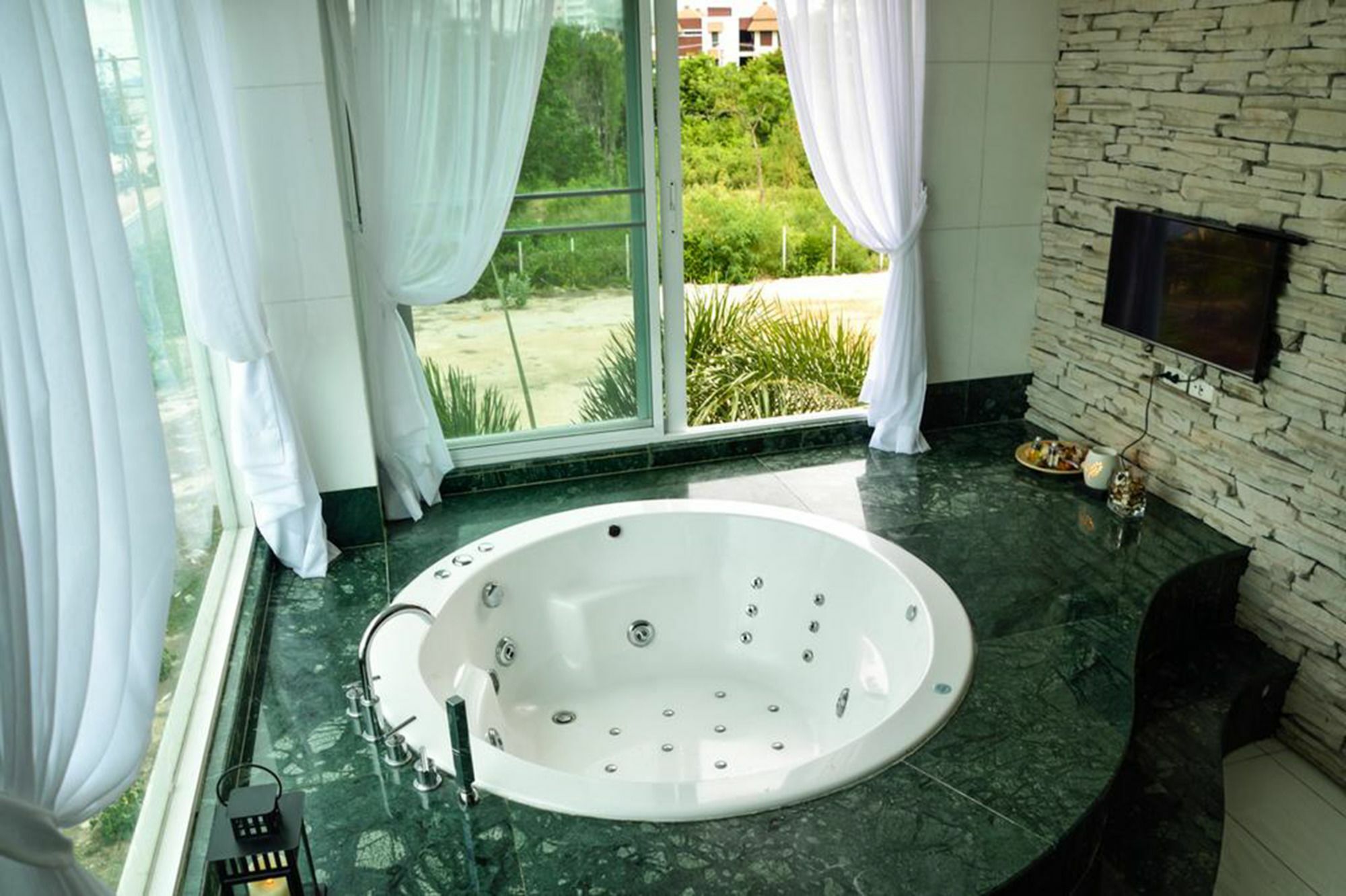 The Beach 2br Luxury Beachfront Chaam Apartment *