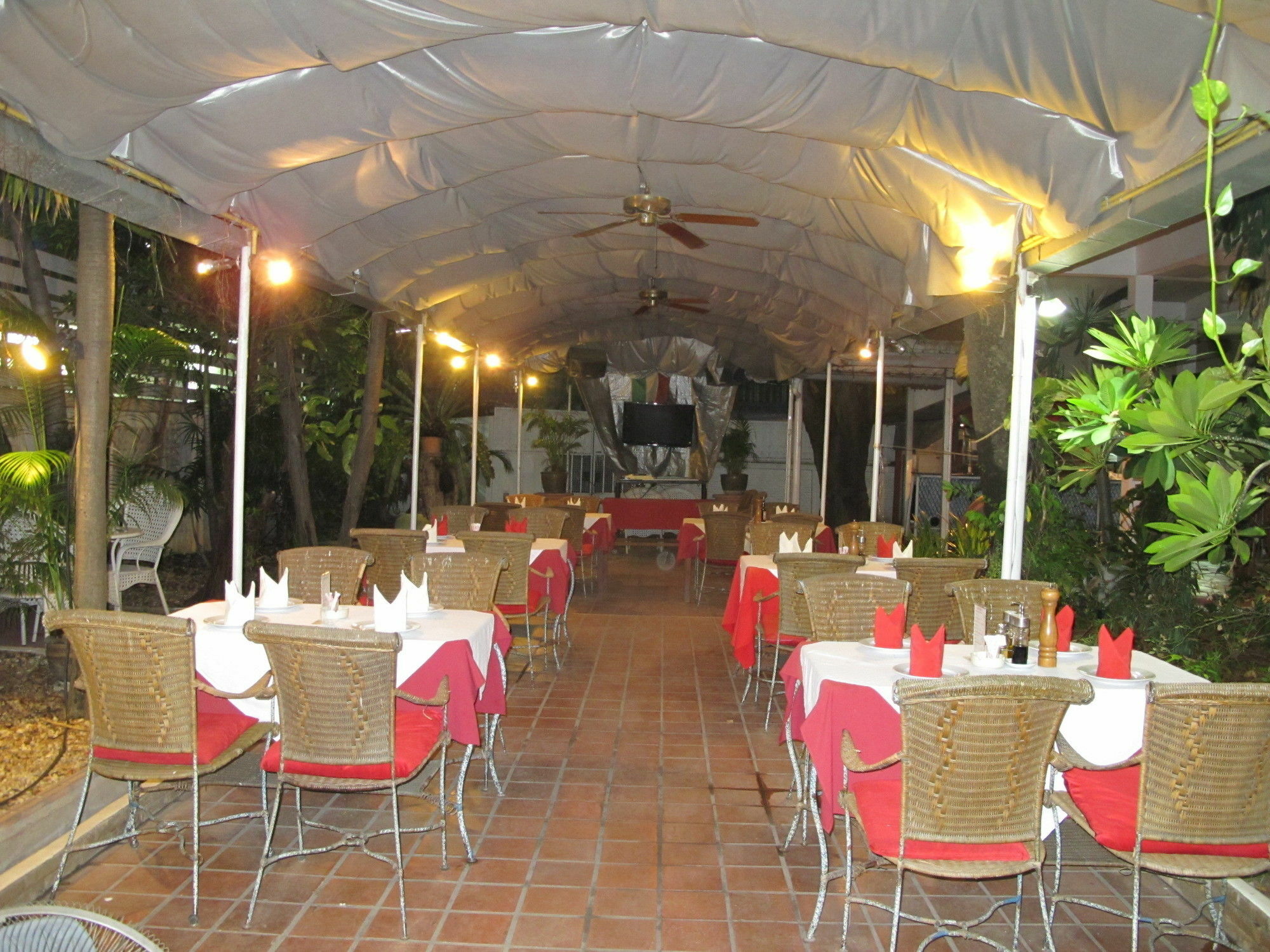 Valentino Restaurant & Hotel