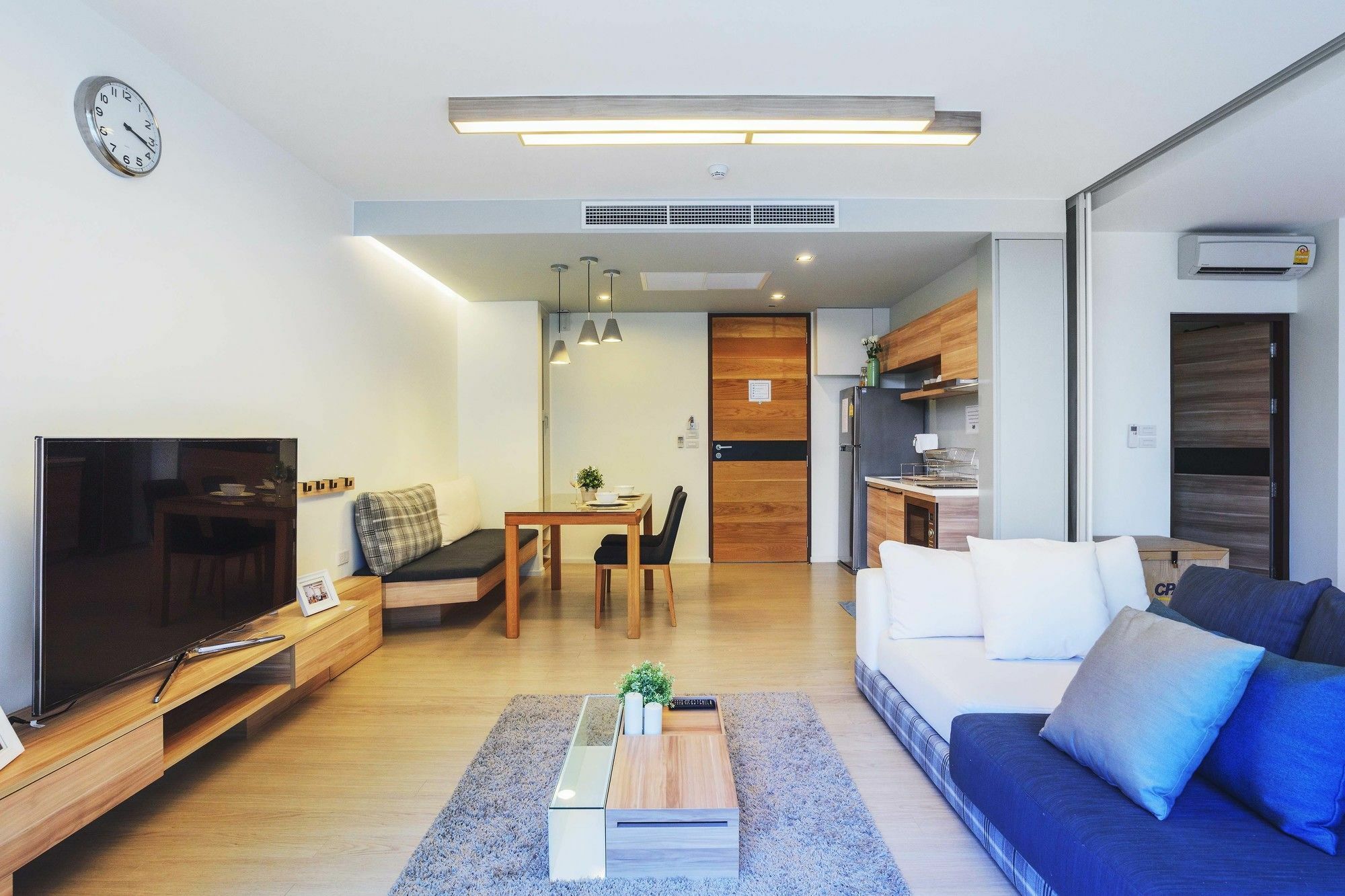 Luxury Apartment *