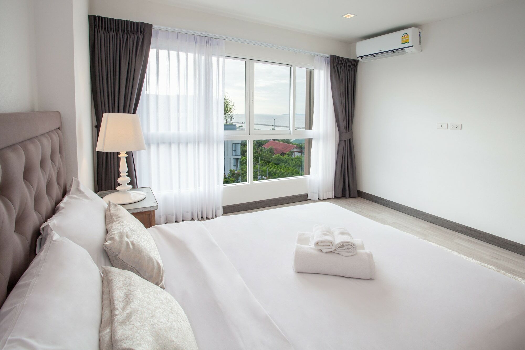 Apartment Long *