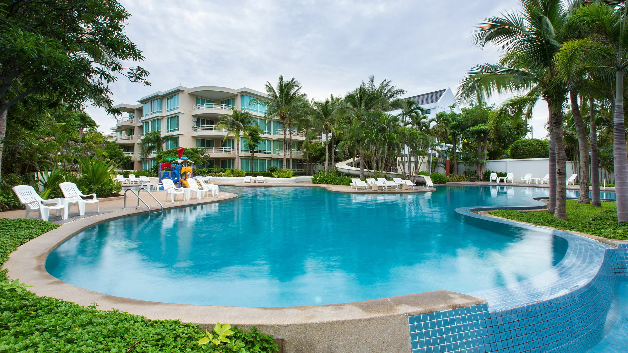 Baan Sanploen Beachfront *