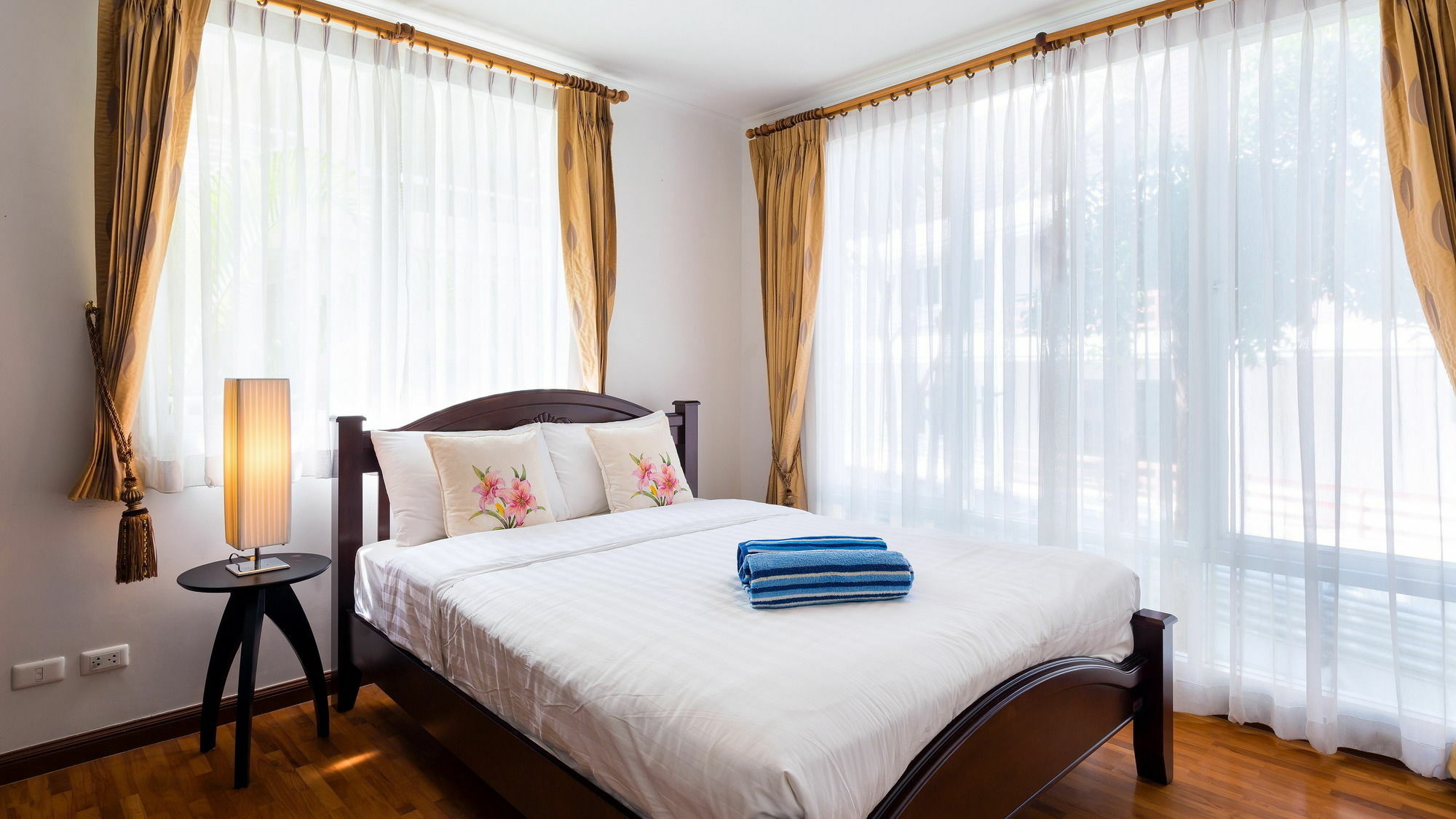 Baan Sanploen Beachfront Apartment Hua Hin