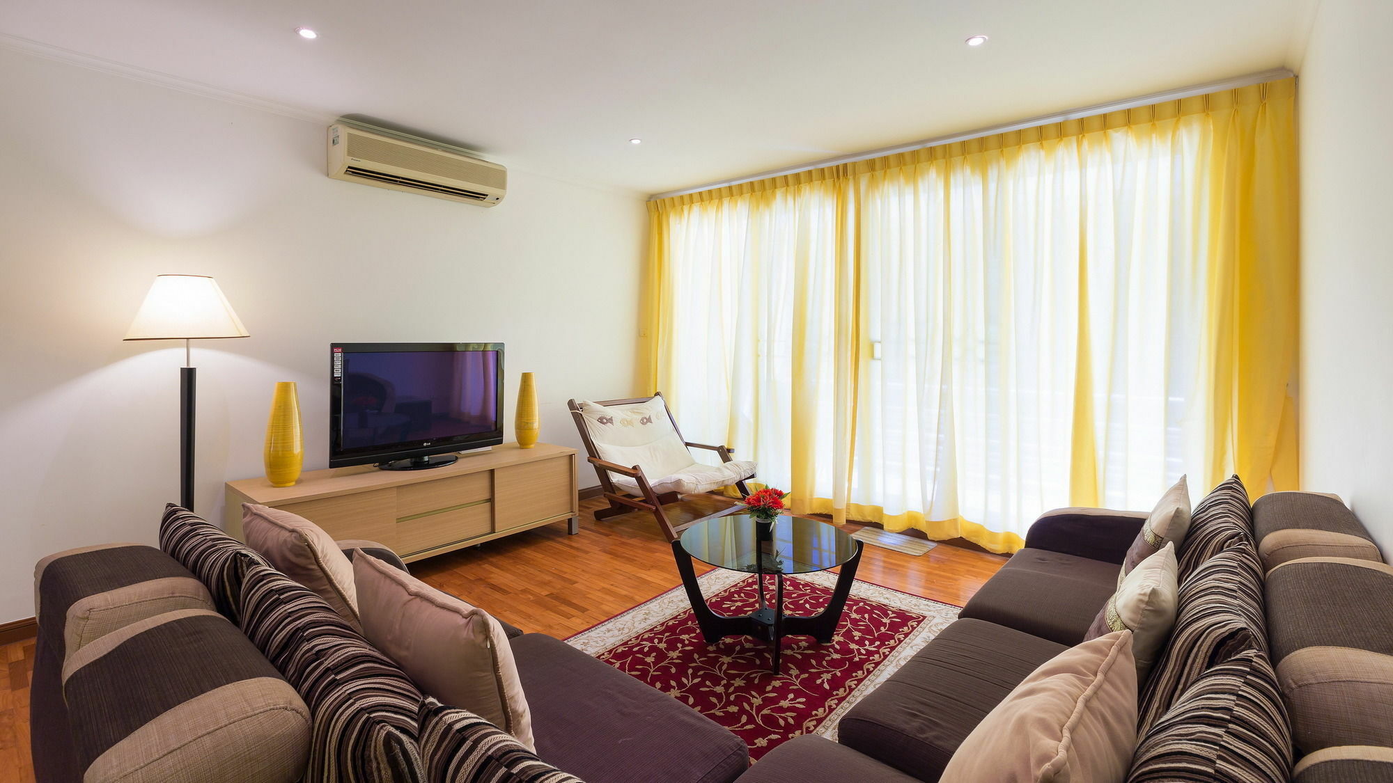 Baan Sanploen Beachfront Apartment *